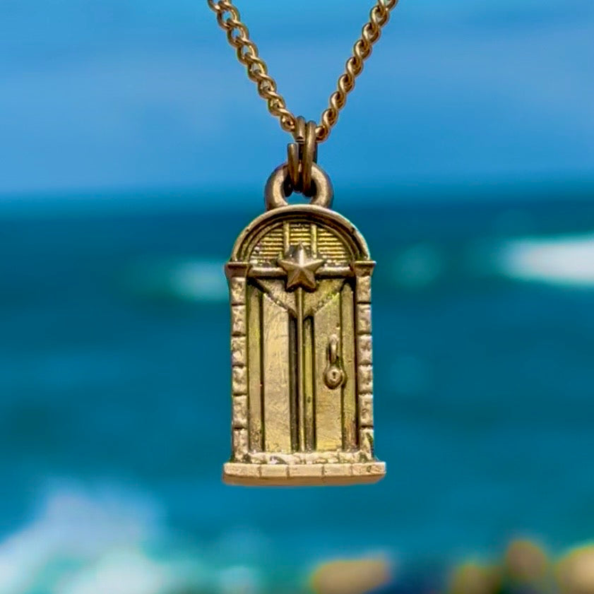 Puerta Bandera de San Juan, Bronze Pendant