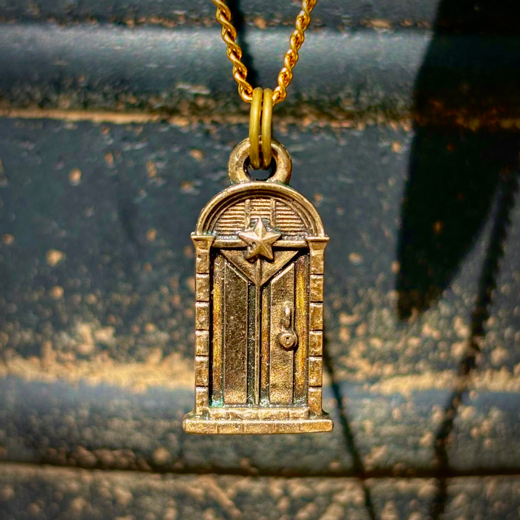 Puerta Bandera de San Juan, Bronze Pendant