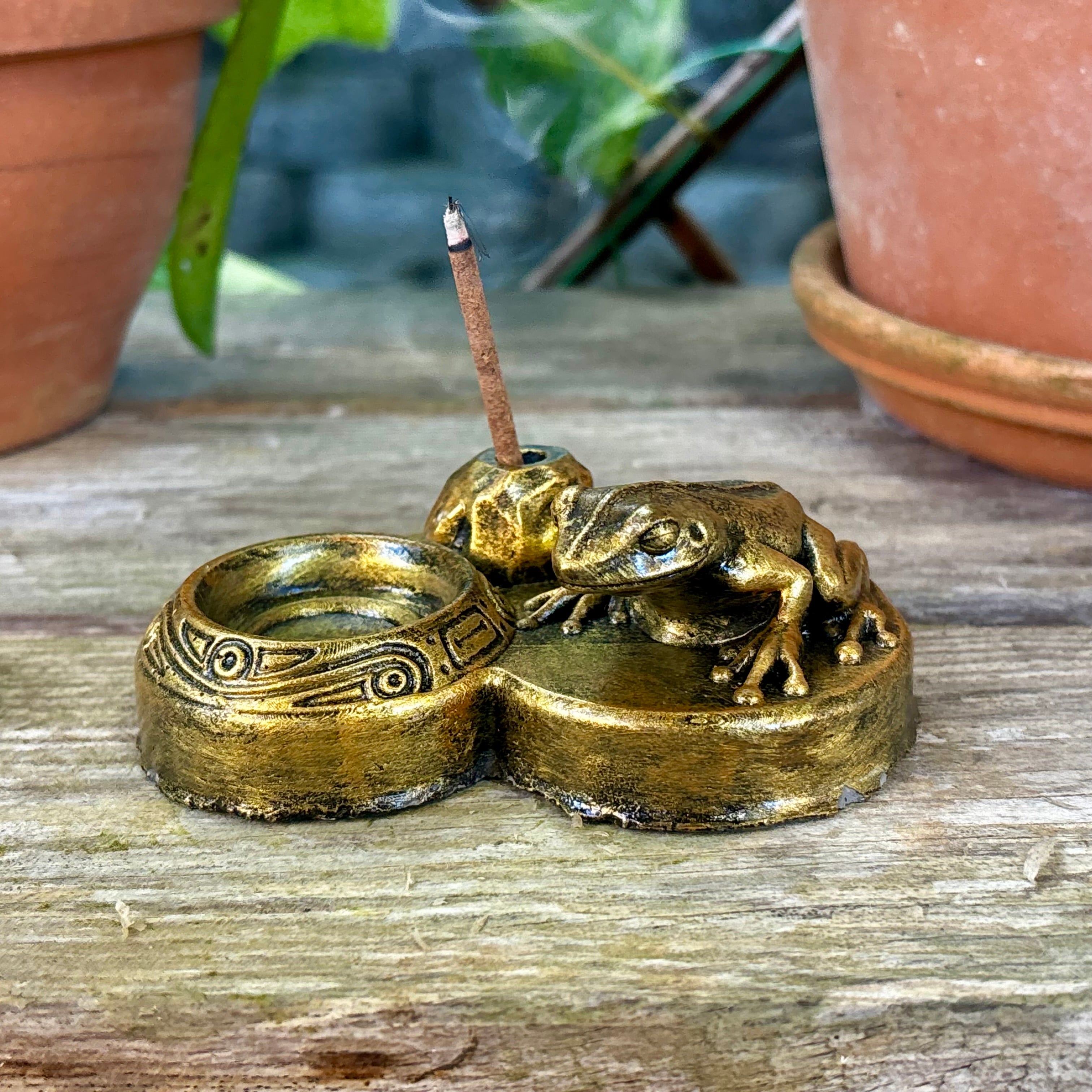 Base Incienso Coqui, color Oro